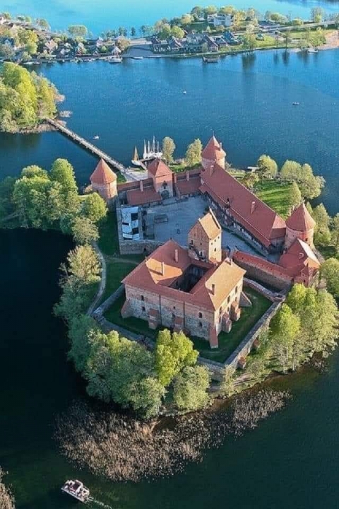 https://ikizkare.com/Trakai Gölü